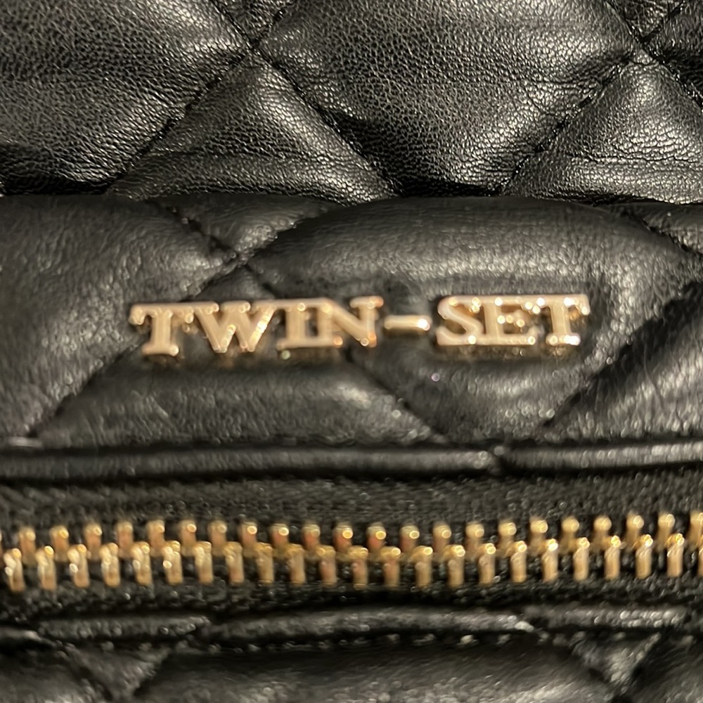 ๐น Twin-Set Quilted Backpack - Picture 3 of 10
